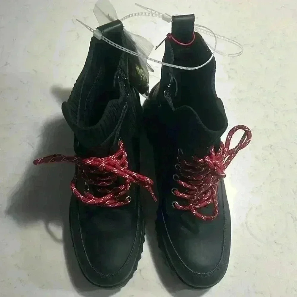 NWOB NURTURE REBALANCE WEATHERIZED, WATER RESISTANT BOOTS IN SIZE 6